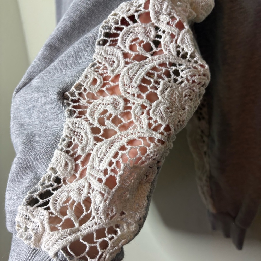 Millau Gray Skull Embroidered knit Women's Sweater Size XS - Picture 8 of 8